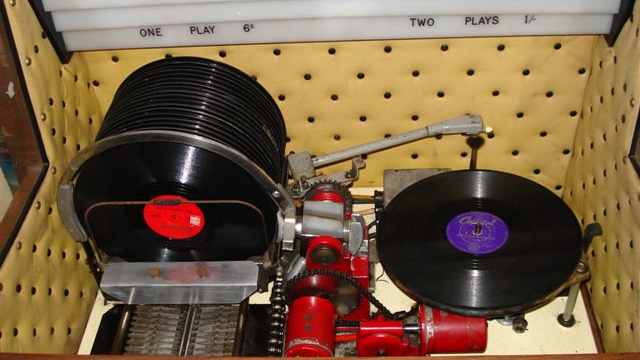 Musicola E40/10 78 rpm Mechanism in Serial Number #1015 from Frog's collection (donated in 2014 to the Powerhouse Musuem in Sydney)