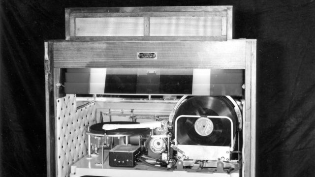 Musicola E40/10 Factory Photo - Rear View