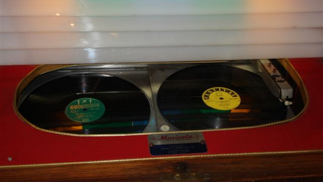 Musicola M12/10B 78 rpm Mechanism in Serial Number #453 from Frog's collection (donated in 2014 to the Powerhouse Musuem in Sydney)