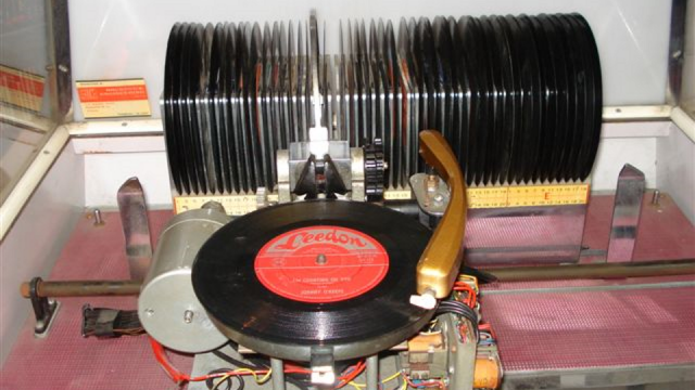 Musicola V-100 Mark II Mechanism, Serial Number #03 from Frog's collection (donated in 2014 to the Powerhouse Musuem in Sydney)